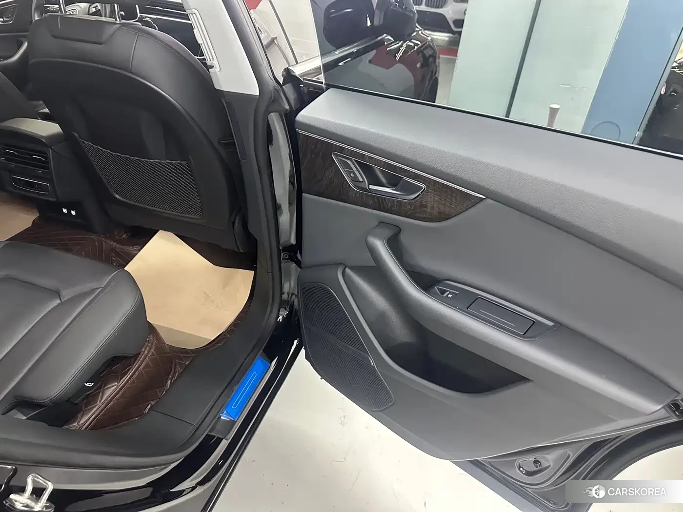 Audi Q8 2020 Черный из Китая, фото 3