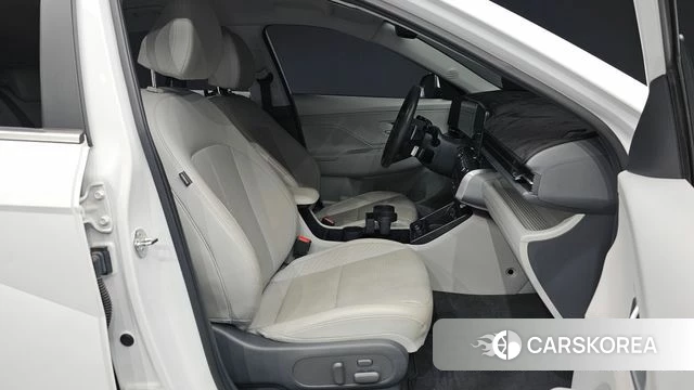 Hyundai Kona (SX2) 2023 Белый из Кореи, фото 3