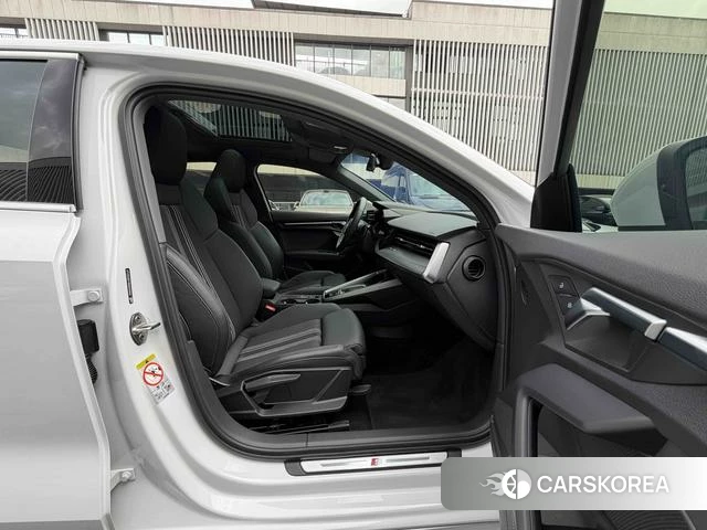 Audi A3 2023 Белый из Китая, фото 3