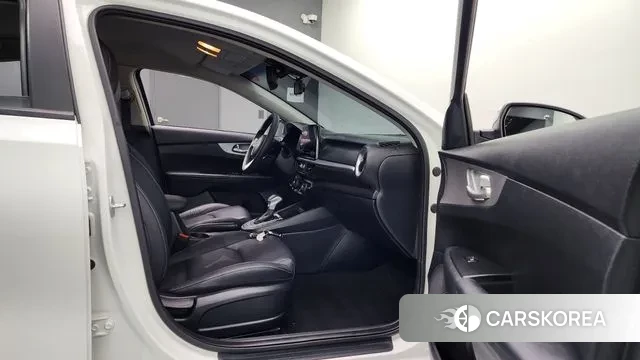 Kia The New K3 2nd generation 2022 Белый из Кореи, фото 3