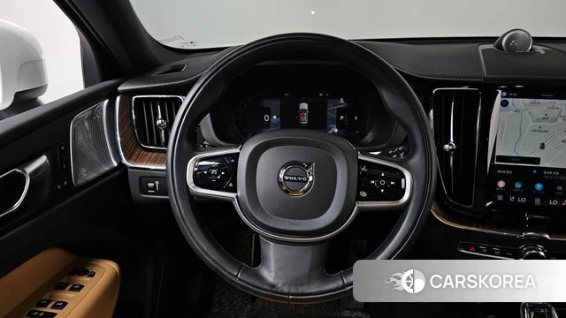 Volvo XC60 second Generation 2022 Белый из Кореи, фото 3