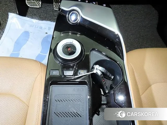 Kia EV6 2023 Жемчужный цвет из Кореи, фото 3