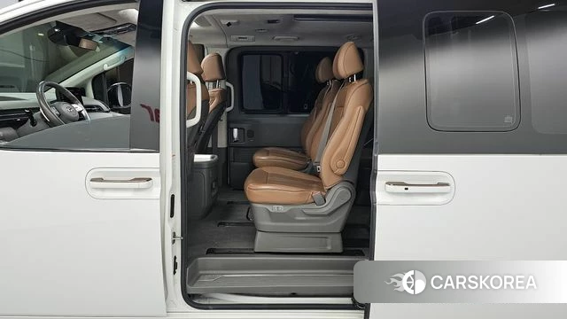 Hyundai Staria 2022 Белый из Кореи, фото 3