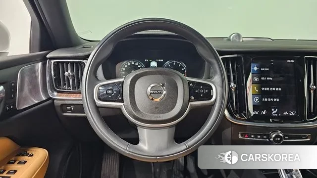 Volvo S60 3rd generation 2021 Белый из Кореи, фото 3