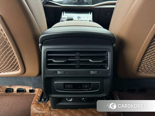 Audi Q7 2023 Черный из Китая, фото 3