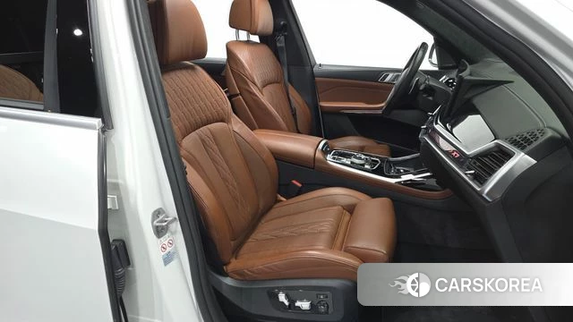 BMW X7 (G07) 2024 Белый из Кореи, фото 3