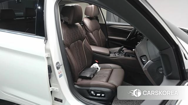 BMW 5 Series (G30) 2018 Белый из Кореи, фото 3