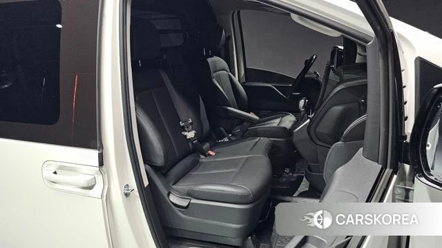 Hyundai Staria 2023 Белый из Кореи, фото 3