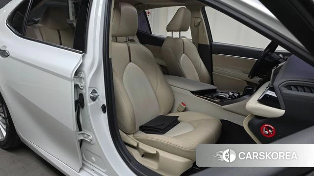 Toyota Camry (XV70) 2019 Белый из Кореи, фото 3