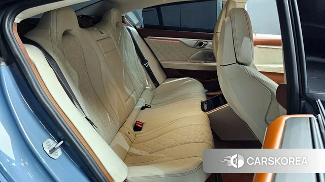 BMW M8 (G15) 2022 Цвет галактики из Кореи, фото 3