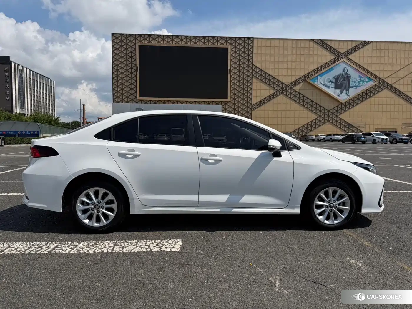 Toyota Corolla 2022 Белый из Китая, фото 3
