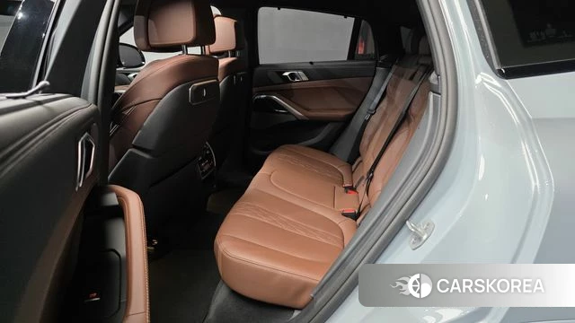 BMW X6 (G06) 2025 Светло-серебряный цвет из Кореи, фото 3