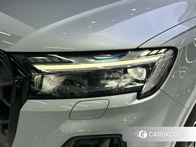 Audi SQ7 2025 Серебристо-серый из Китая, фото 3