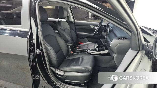 Kia The New K3 2nd generation 2024 Черный из Кореи, фото 3