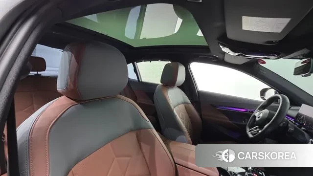 BMW 5 Series (G60) 2025 Черный из Кореи, фото 3