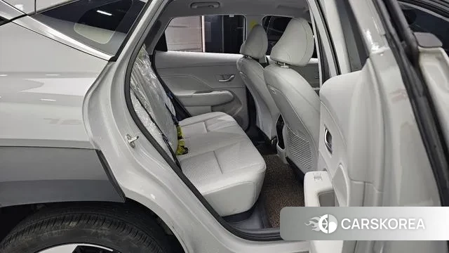 Hyundai Kona (SX2) 2023 Серебристо-серый из Кореи, фото 3