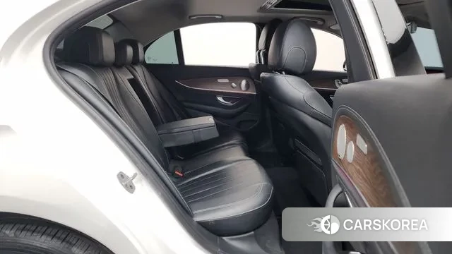 Mercedes-Benz E-Class W213 2018 Белый из Кореи, фото 3