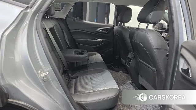 Chevrolet (GM Daewoo) Trax Crossover 2024 Серебристо-серый из Кореи, фото 3