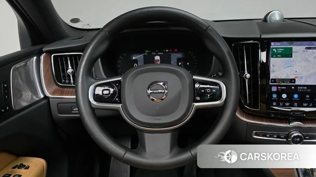 Volvo XC60 second Generation 2023 Белый из Кореи, фото 3