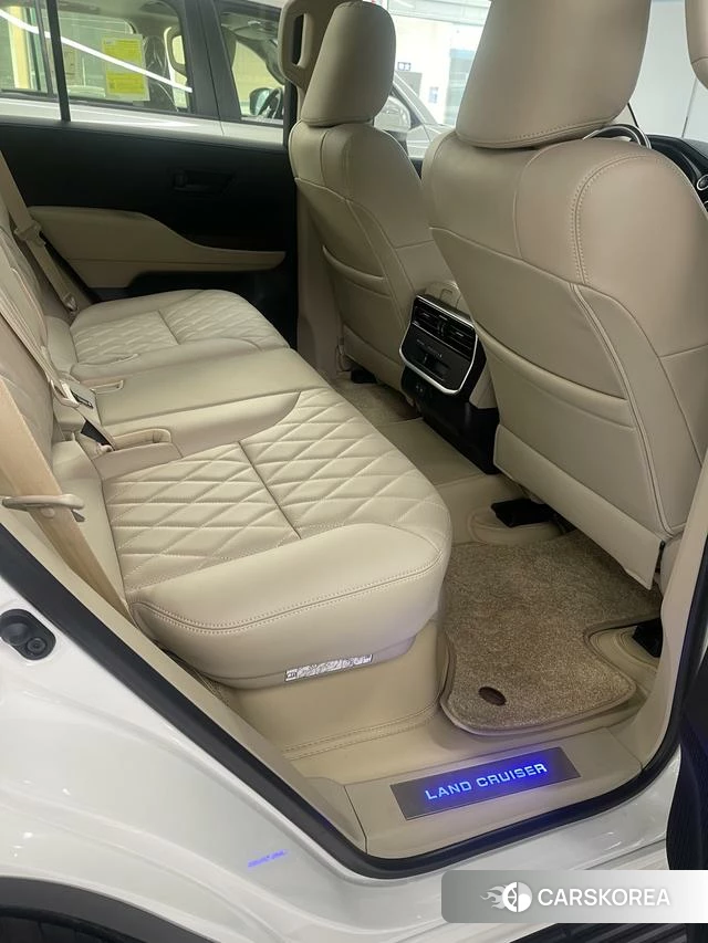 Toyota Land Cruiser (imported) 2024 Белый из Китая, фото 3