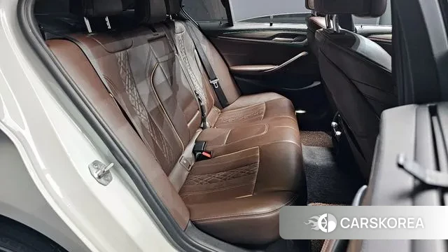 BMW 5 Series (G30) 2018 Белый из Кореи, фото 3