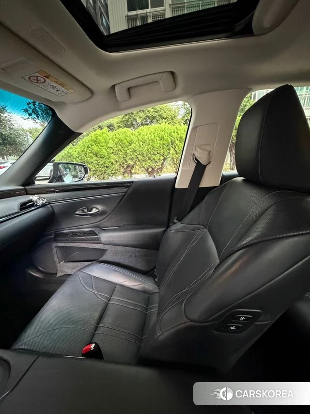 Lexus ES300h 7th generation 2019 Белый из Кореи, фото 3