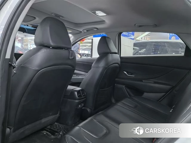 Hyundai Elantra 2023 Белый из Китая, фото 3