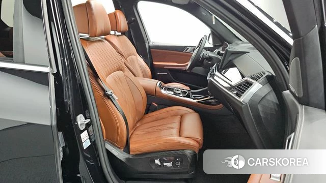 BMW X7 (G07) 2024 Черный из Кореи, фото 3
