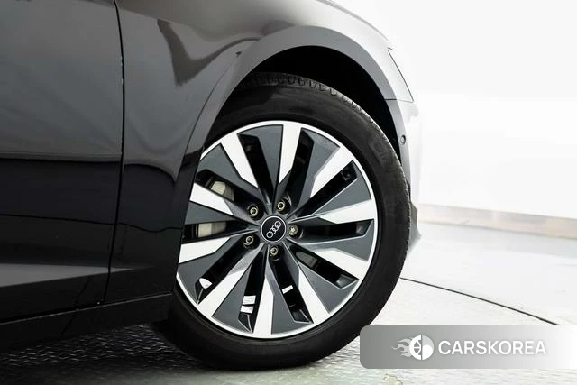 Audi A6L 2023 Черный из Китая, фото 3