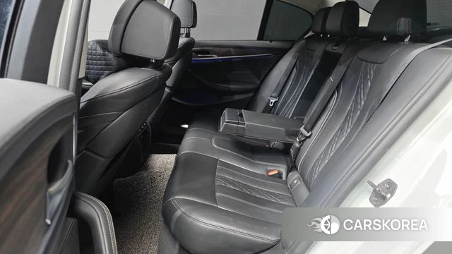 BMW 5 Series (G30) 2018 Белый из Кореи, фото 3