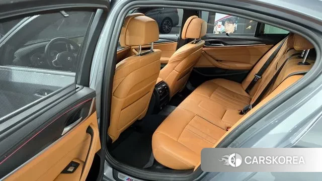 BMW 5 Series (G30) 2023 Серебристо-серый из Кореи, фото 3