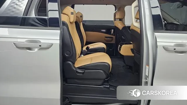 Kia Carnival 4th generation 2020 Серебряный из Кореи, фото 3