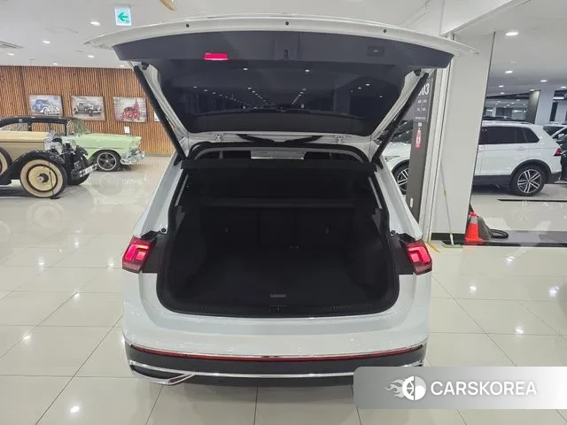 Volkswagen Tiguan second Generation 2023 Белый из Кореи, фото 3