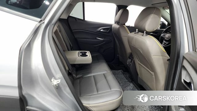 Chevrolet (GM Daewoo) Trax Crossover 2023 Серебристо-серый из Кореи, фото 3