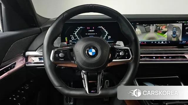 BMW 7 Series (G70) 2024 Светло-серебряный цвет из Кореи, фото 3