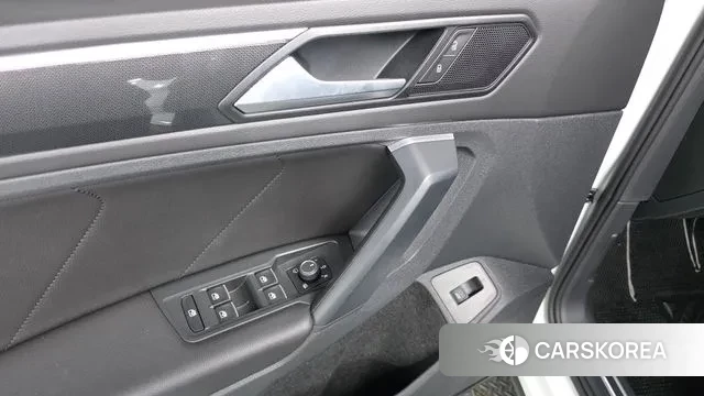 Volkswagen Tiguan second Generation 2023 Белый из Кореи, фото 3