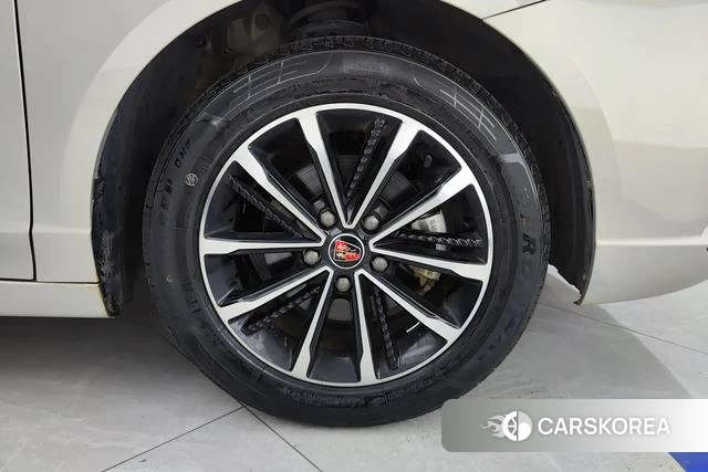 Roewe i5 2021 Желтый из Китая, фото 3