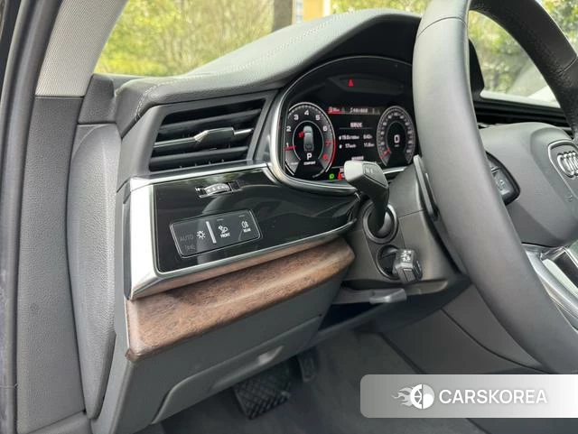 Audi Q7 2023 Черный из Китая, фото 3