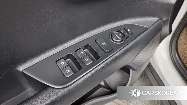 Kia Stonic 2018 Белый из Кореи, фото 3