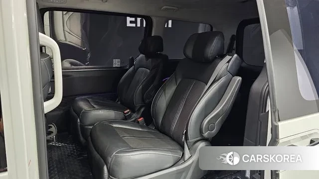 Hyundai Staria 2023 Белый из Кореи, фото 3