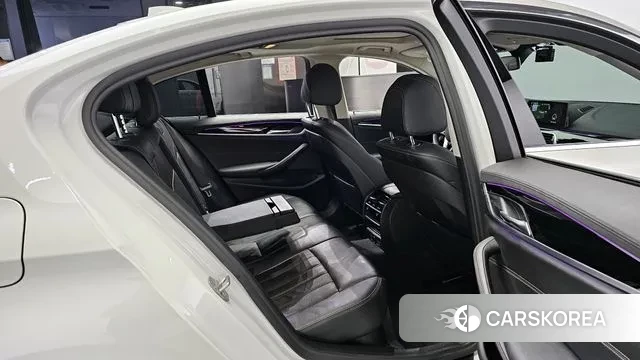 BMW 5 Series (G30) 2018 Белый из Кореи, фото 3