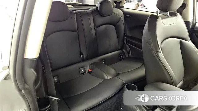 Mini Cooper 2023 Серебряный из Кореи, фото 3