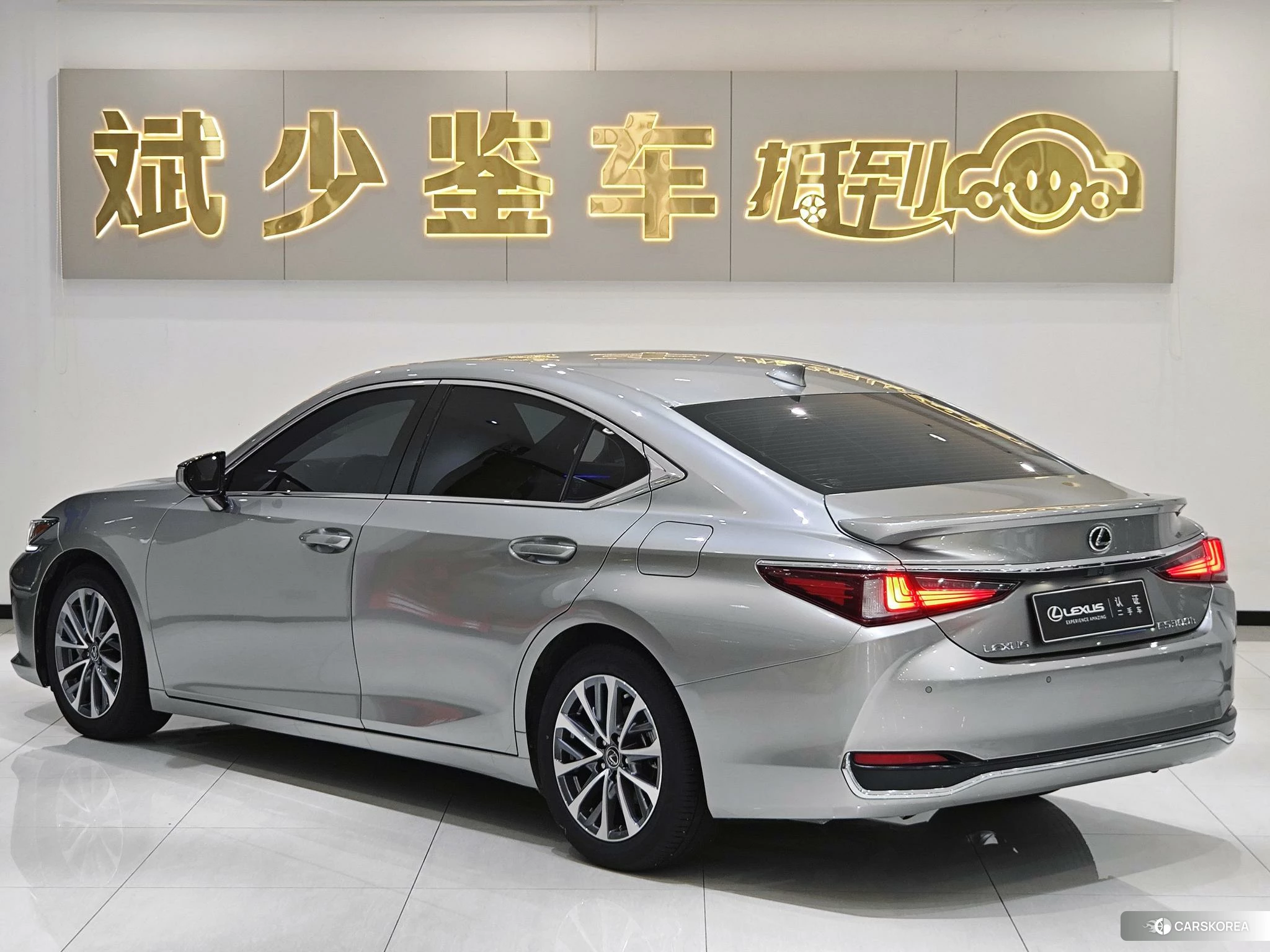 Lexus ES 2022 Серебристо-серый из Китая, фото 3
