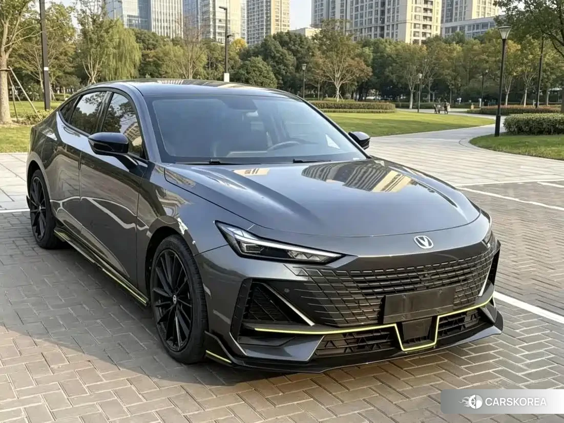 Chang'an UNI-V 2023 Silver/gray из Китая, фото 3