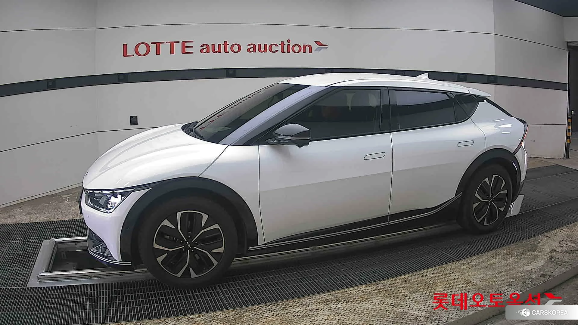 Kia EV6 2022 Snow White Pearl из Кореи, фото 3