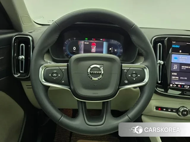 Volvo XC40 2023 Песочный из Кореи, фото 3