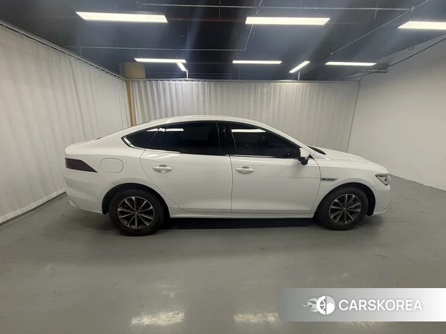 BYD Qin PLUS DM 2024 Белый из Китая, фото 3