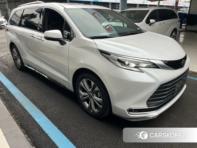 Toyota Saina 2024 Белый из Китая, фото 3