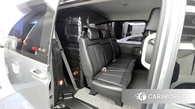 Hyundai Staria 2023 Серебряный из Кореи, фото 3