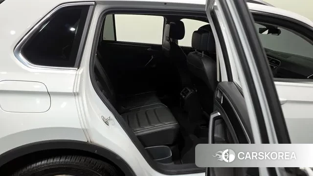 Volkswagen Tiguan second Generation 2023 Белый из Кореи, фото 3